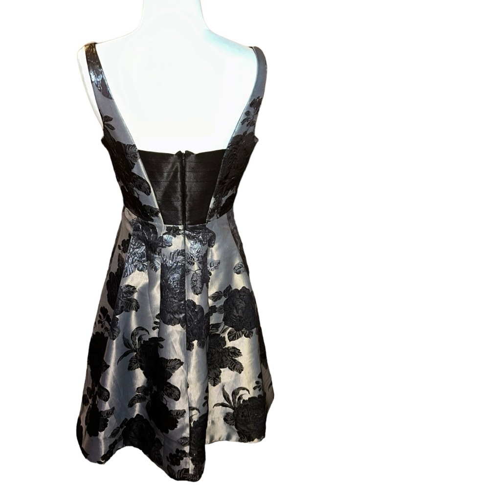 White house black market WHBM Jacquard Fit And Flare floral Dress silver blue 2 - Picture 3 of 8